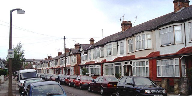 Taxi from Upper Edmonton to Luton Airport