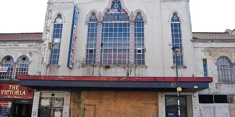 Taxi Transfer from Walthamstow to Luton Airport