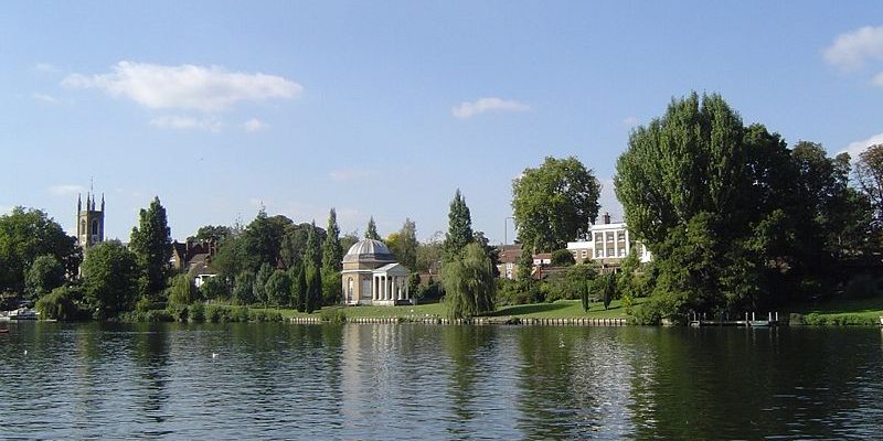 luton-airport-transfer-to-west-molesey Taxi from West Molesey to Luton Airport