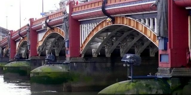 Taxi from Westminster SW1 to Luton Airport