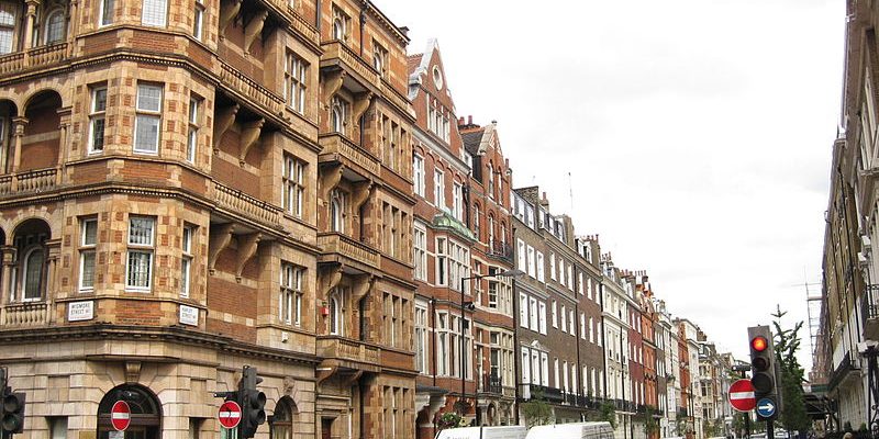 Taxi from Westminster W1 to Luton Airport