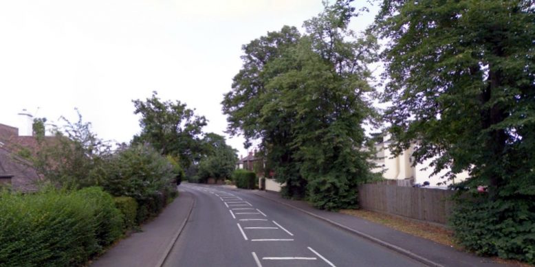 Taxi Transfer from Weybridge to Luton Airport