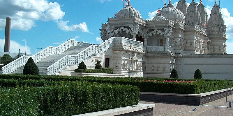 Taxi Transfer from Willesden to Luton Airport