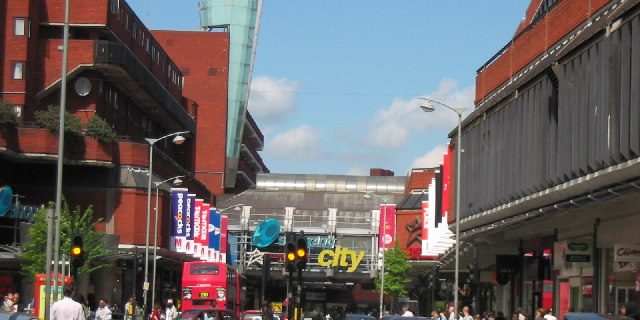 Taxi Transfer from Wood Green to Luton Airport