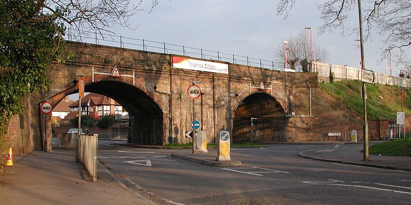 Taxi from Thames DItton to Stansted Airport