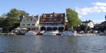 Taxi from Walton-on-Thames to Stansted Airport