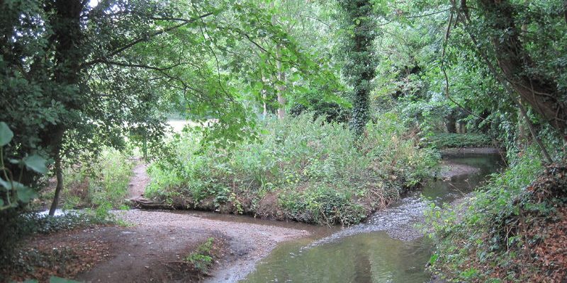 stansted-airport-transfer-to-whetstone Taxi Transfer from Whetstone to Stansted Airport