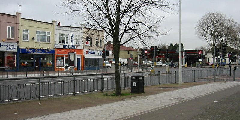 gatwick-airport-transfer-to-grays Taxi Transfer from Grays to Gatwick Airport