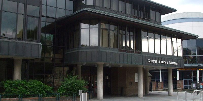 Taxi transfer from Ilford to Gatwick Airport