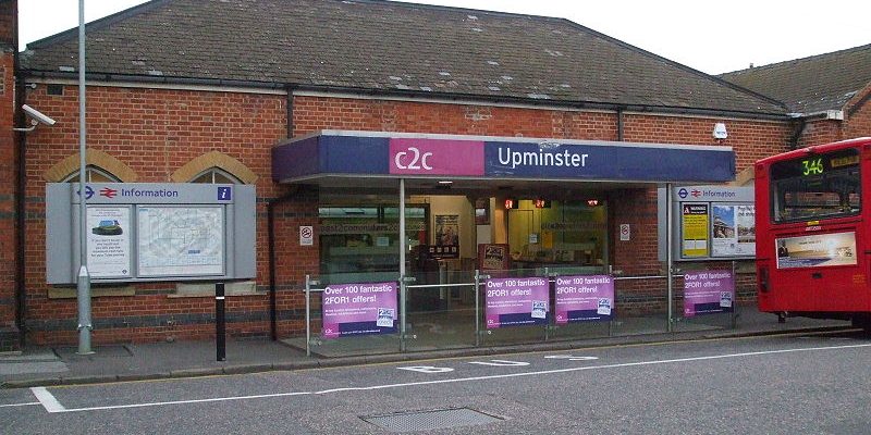 Taxi Transfer from Upminster to Gatwick Airport