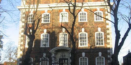 Taxi Transfer from Rainham to Heathrow Airport