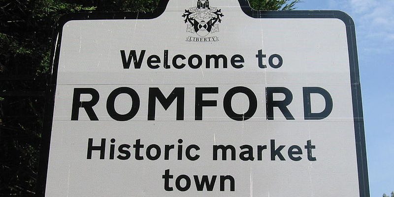 Taxi Transfer from Romford to Luton Airport