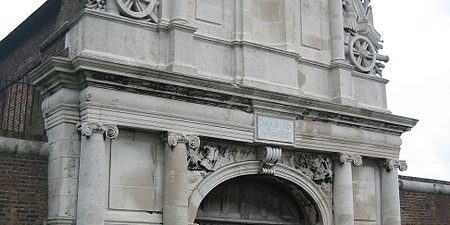 Taxi Transfer from Tilbury to Luton Airport