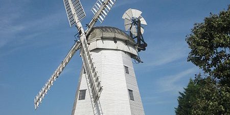 Taxi Transfer from Upminster to Luton Airport