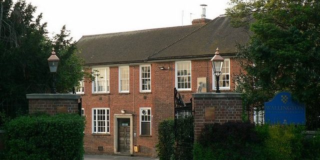 Taxi Transfer from Wallington to Luton Airport