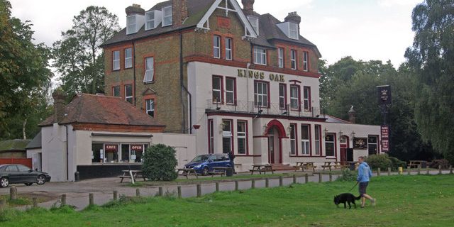 luton-airport-transfer-to-woodford-green Taxi from Woodford Green to Luton Airport