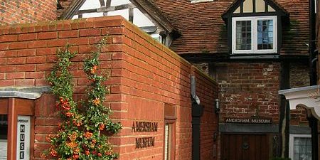 Taxi Transfer from Amersham to Gatwick Airport