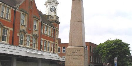 Taxi Transfer from Brentwood to Gatwick Airport