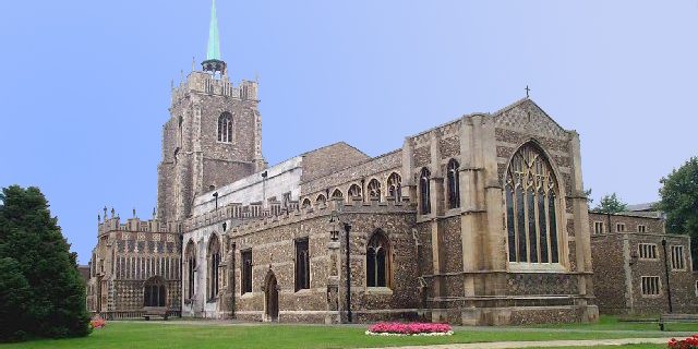 Taxi Transfer from Chelmsford to Gatwick Airport