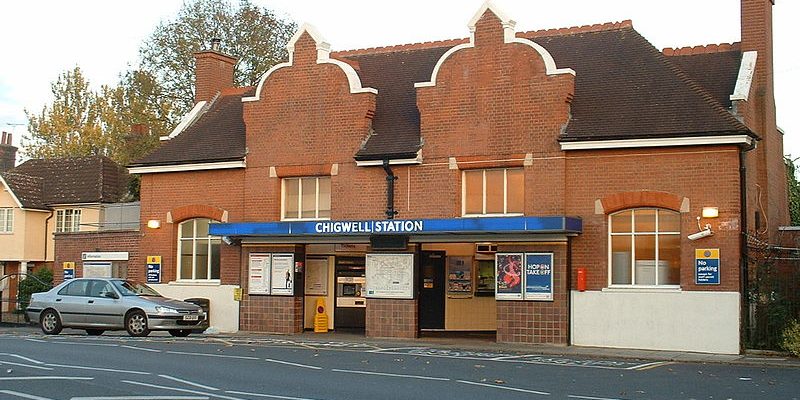 Taxi Transfer from Chigwell to Gatwick Airport