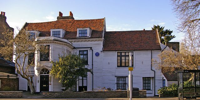 Taxi Transfer from Enfield to Gatwick Airport