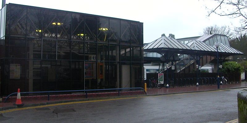 Taxi Transfer from Radlett to Gatwick Airport