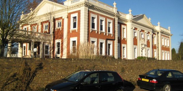 Taxi from Sunbury-on-Thames to Gatwick Airport