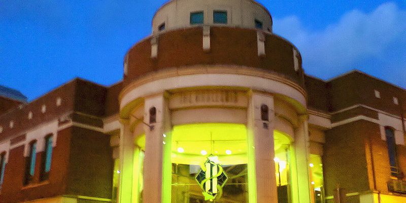 Taxi Transfer from Watford to Gatwick Airport