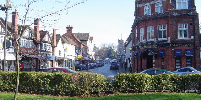 Taxi Transfer from Pinner to Heathrow Airport