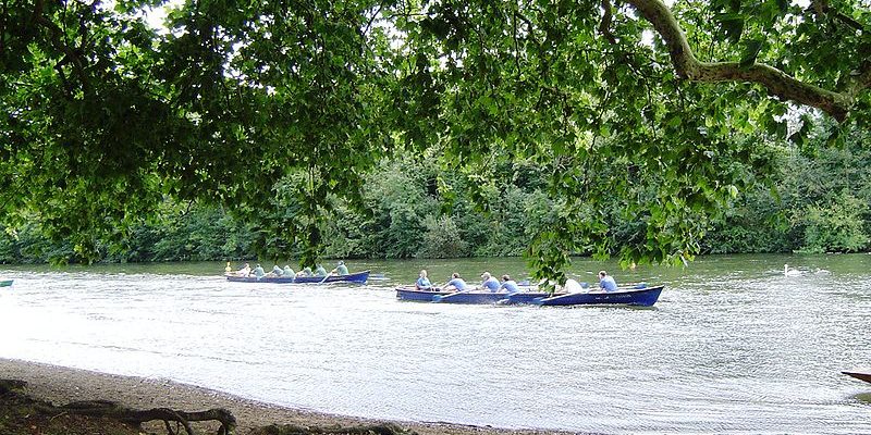 Taxi Transfer from Sunbury-on-Thames to London City Airport