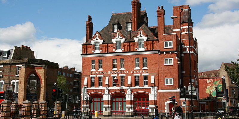 Taxi Transfer from Bethnal Green to Luton Airport