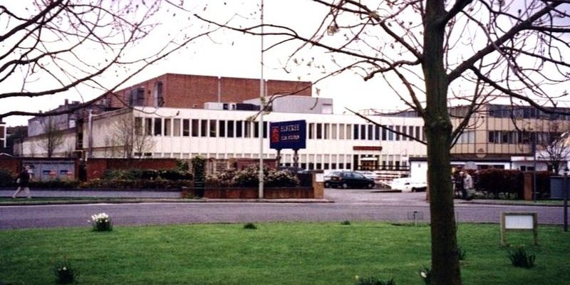 Taxi Transfer from Borehamwood to Luton Airport