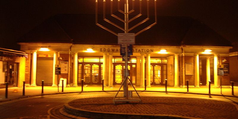 Taxi Transfer from Edgware to Luton Airport