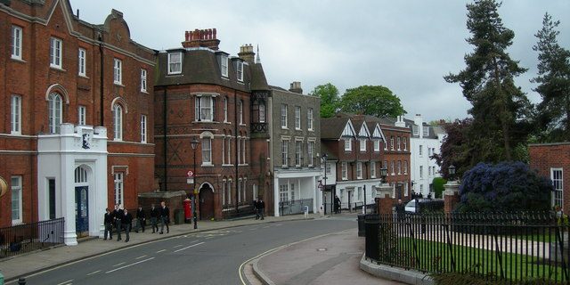 luton-airport-transfer-to-harrow Taxi Transfer from Harrow to Luton Airport