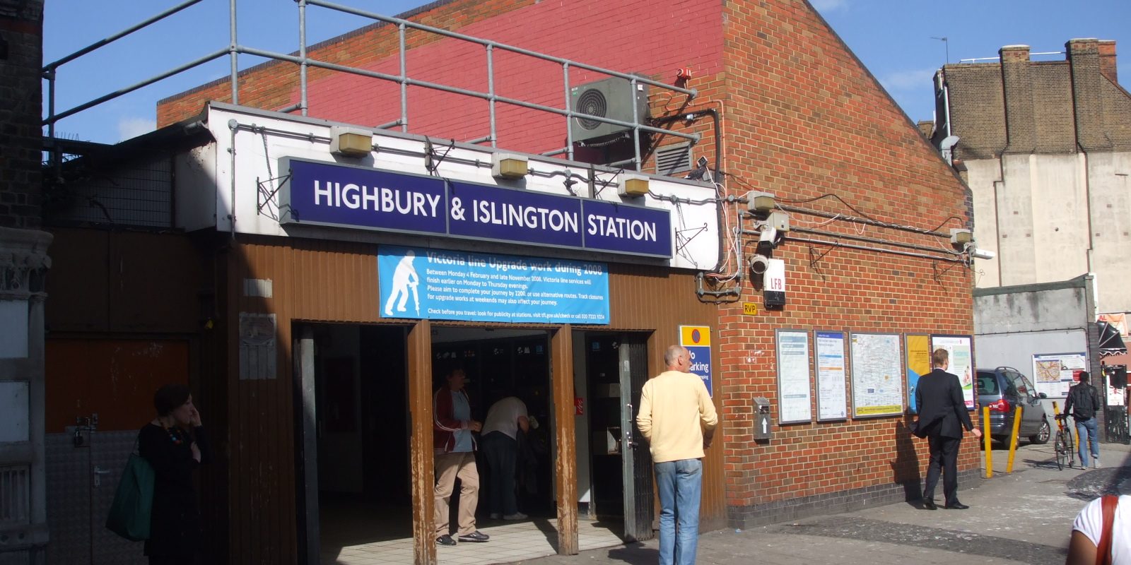 luton-airport-transfer-to-highbury Airport Transfer from Highbury to Luton Airport