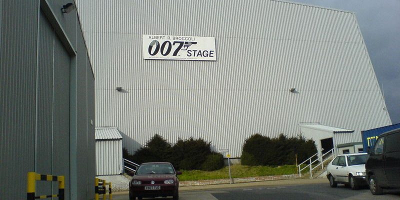 Taxi Transfer from Iver to Luton Airport