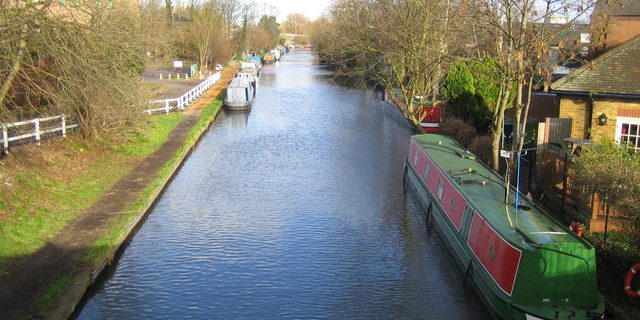 Taxi Transfer from Uxbridge to Luton Airport