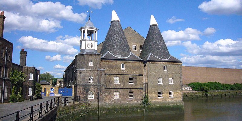 stansted-airport-transfer-to-newham Taxi Transfer from Newham to Stansted Airport