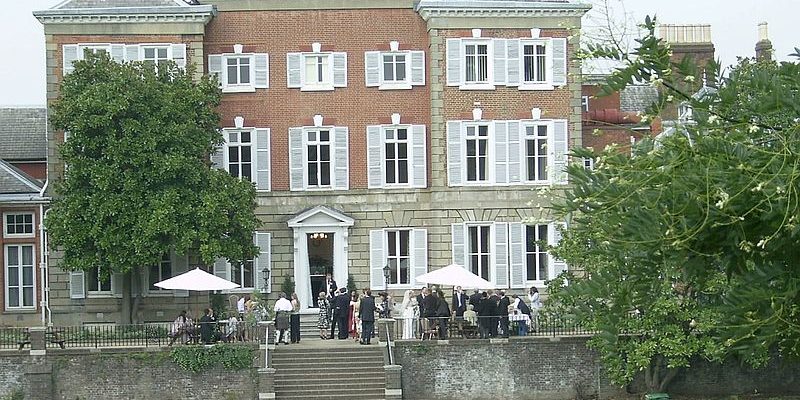 stansted-airport-transfer-to-twickenham Taxi Transfer from Twickenham to Stansted Airport