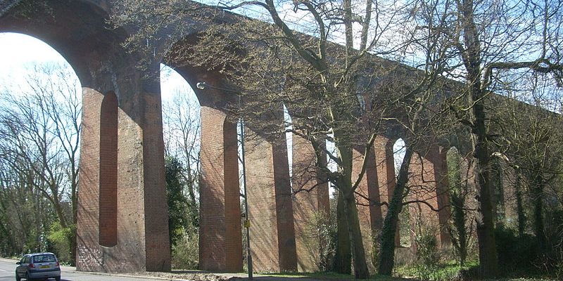 Taxi-Transfer-from-Finchley-Central-to-Gatwick-Airport Airport Transfer from Finchley Central to Gatwick