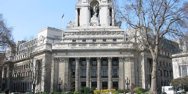 Taxi from Gatwick Airport to Port of London