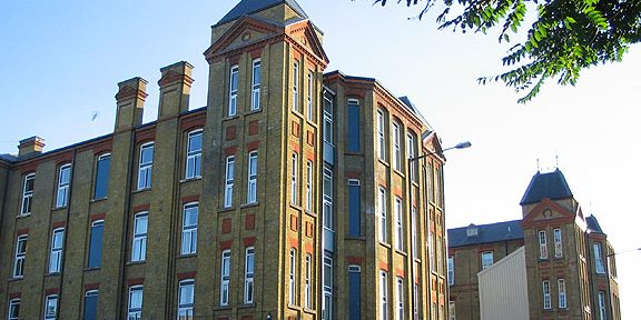 Taxi Transfer from Homerton to London City Airport