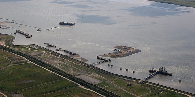 Taxi from London City Airport to Port of London