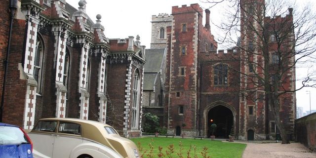 Taxi from South Lambeth to London City Airport