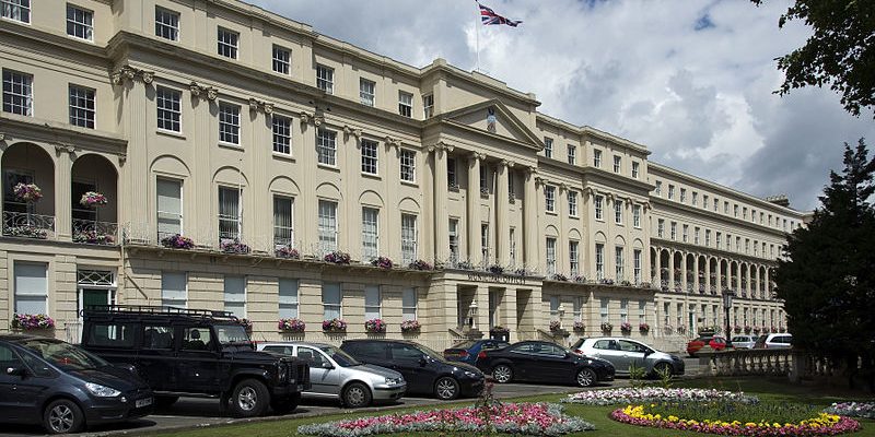 Taxi Transfer from Luton Airport to Cheltenham